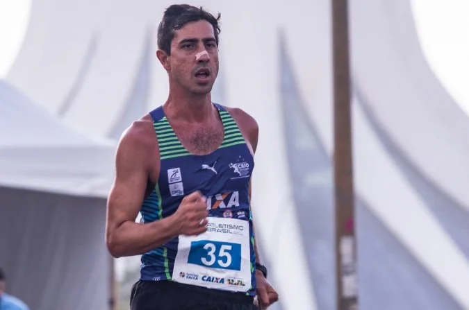 Caio Bonfim em prova de marcha