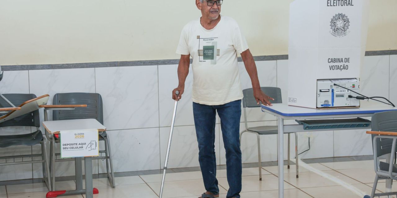 Eleitores em fila para votação