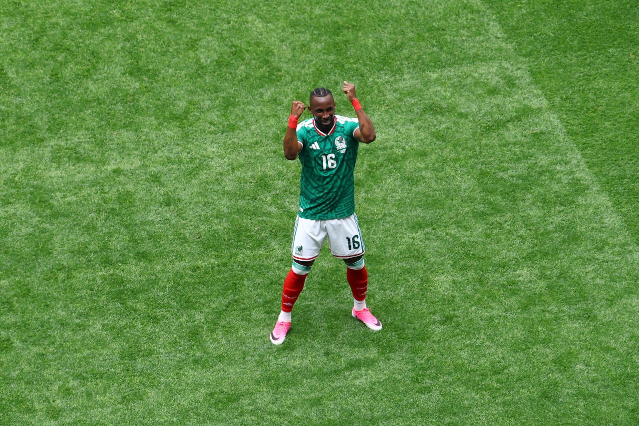 Quiñones comemorando gol imitando Tshabalala