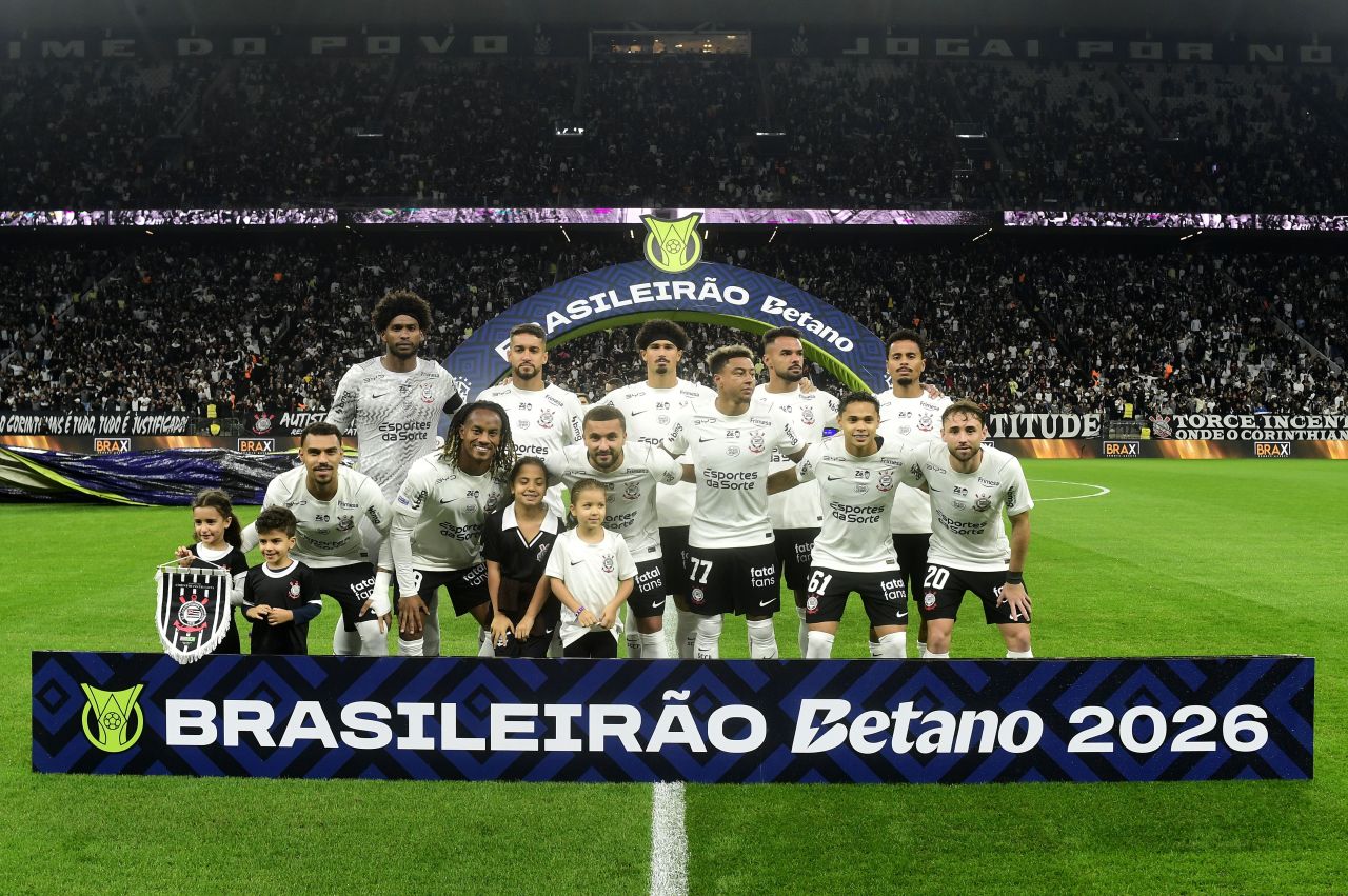 Corinthians perfilado antes do jogo na Arena Corinthians