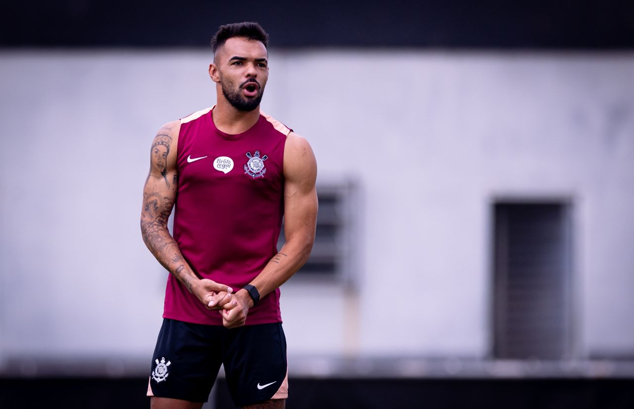 Raniele lesionado no CT do Corinthians
