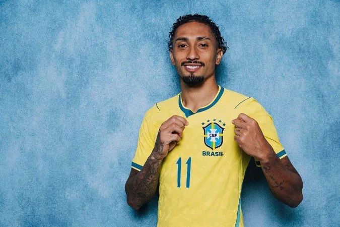 Raphinha comemorando gol pela Seleção Brasileira