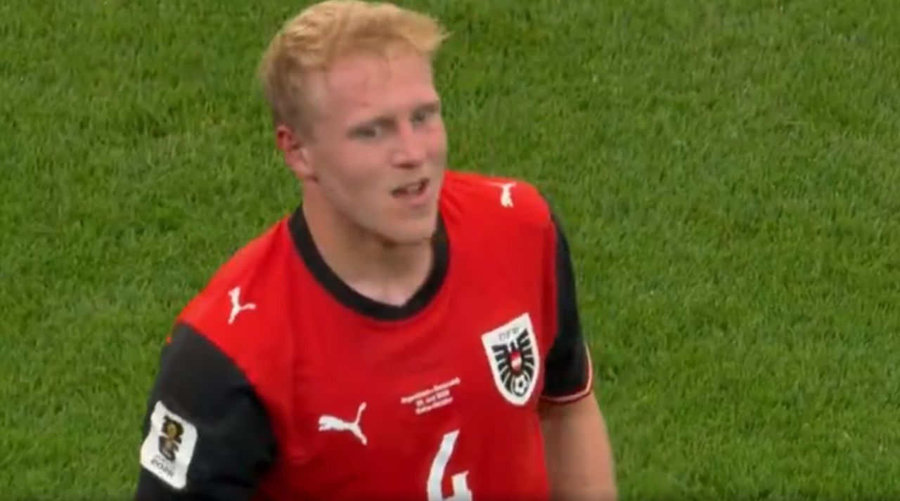 Xaver Schlager reage após gol de Messi
