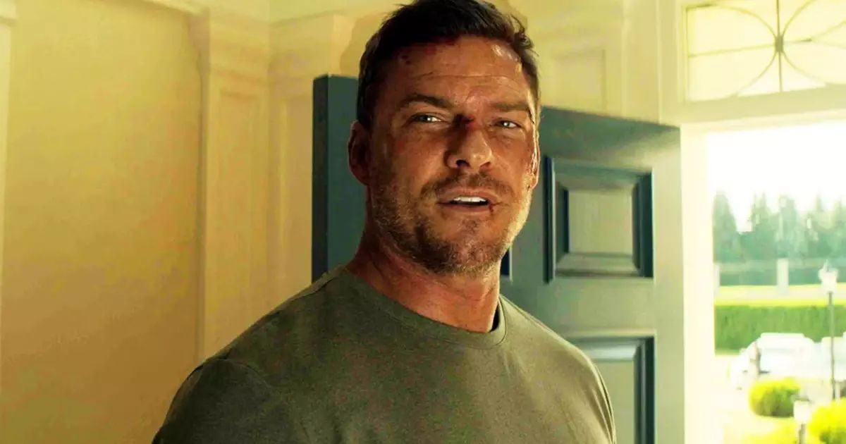 Alan Ritchson como Jack Reacher em cena da temporada 4