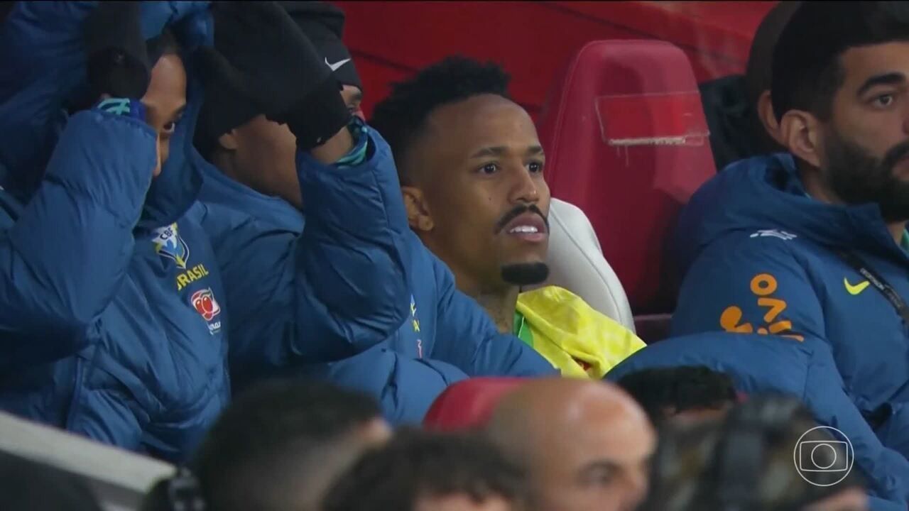 Ibrahima Konaté comemorando gol pelo Liverpool