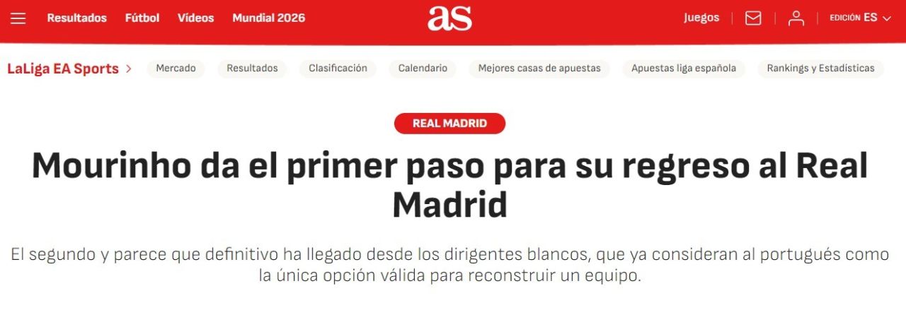 José Mourinho durante partida, olhando para o banco de reservas