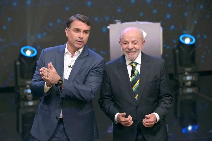 Flávio Bolsonaro e Lula em eventos de campanha