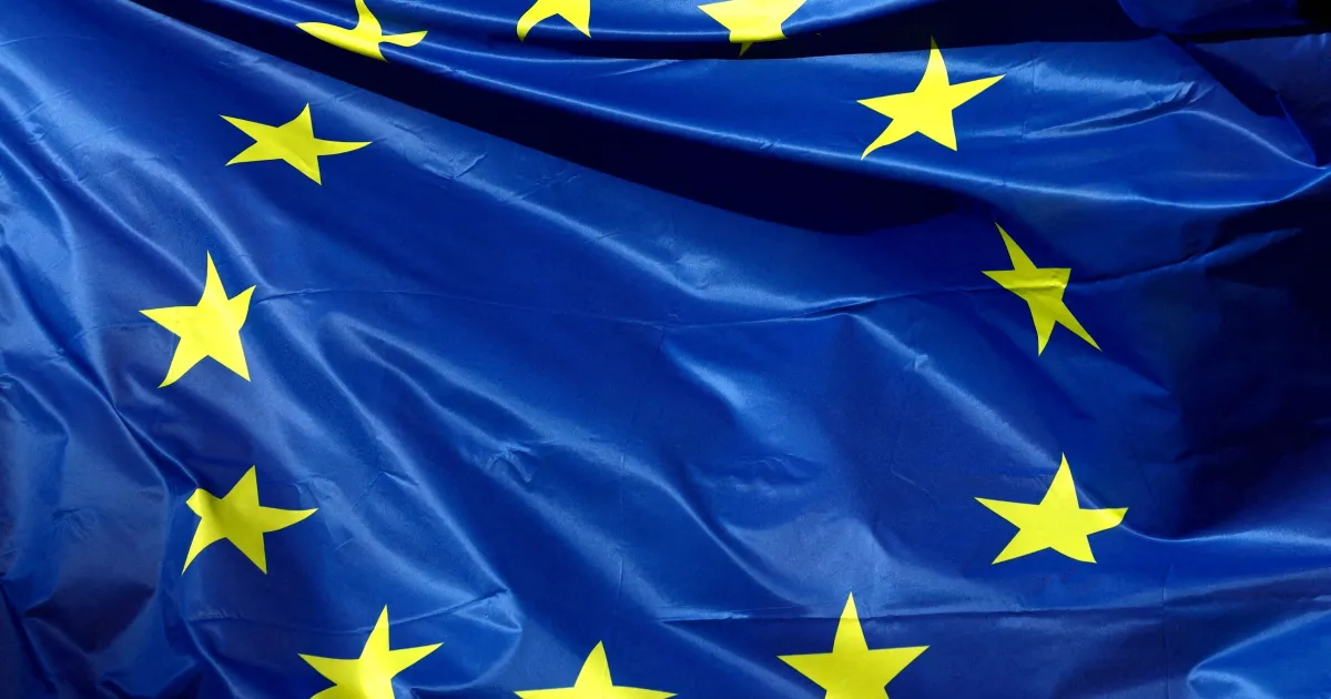 Exercício militar europeu com veículos blindados
