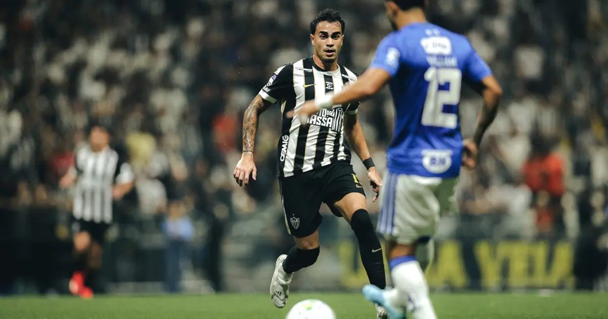 Reinier erra finalização durante Atlético-MG x Cruzeiro na Arena MRV