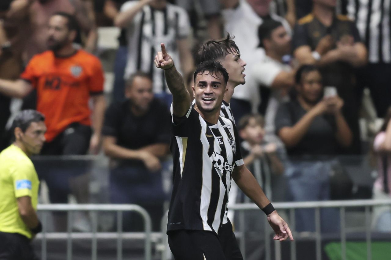 Reinier comemorando gol pelo Atlético-MG contra o Santos
