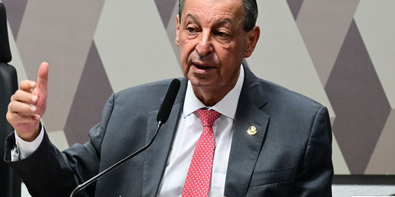 Senador Omar Aziz na Comissão de Constituição e Justiça