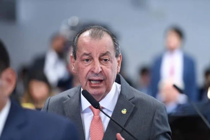 Senador Omar Aziz durante sessão no Senado