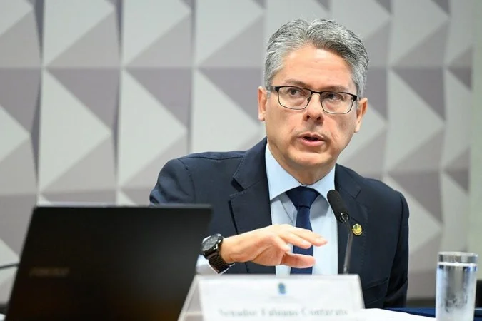 Plenário do Senado com bancada da CPI