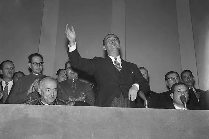 Juscelino Kubitschek em foto oficial