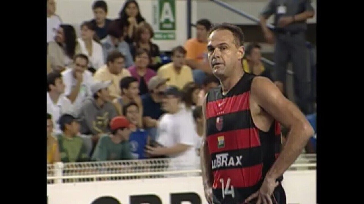 Oscar Schmidt atuando em sua última partida