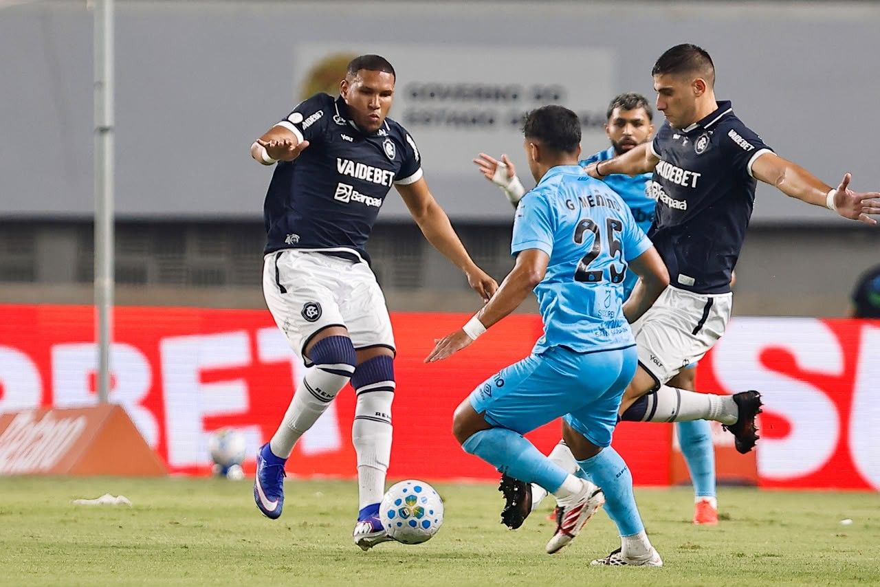 Jogadores do Remo após gol do Fluminense