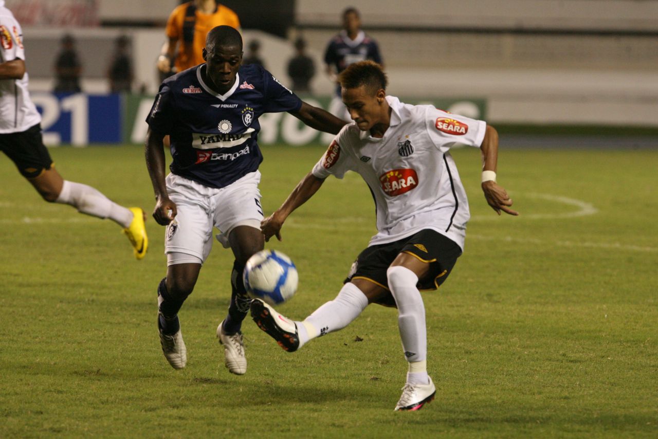 Neymar em ação contra o Remo em 2010