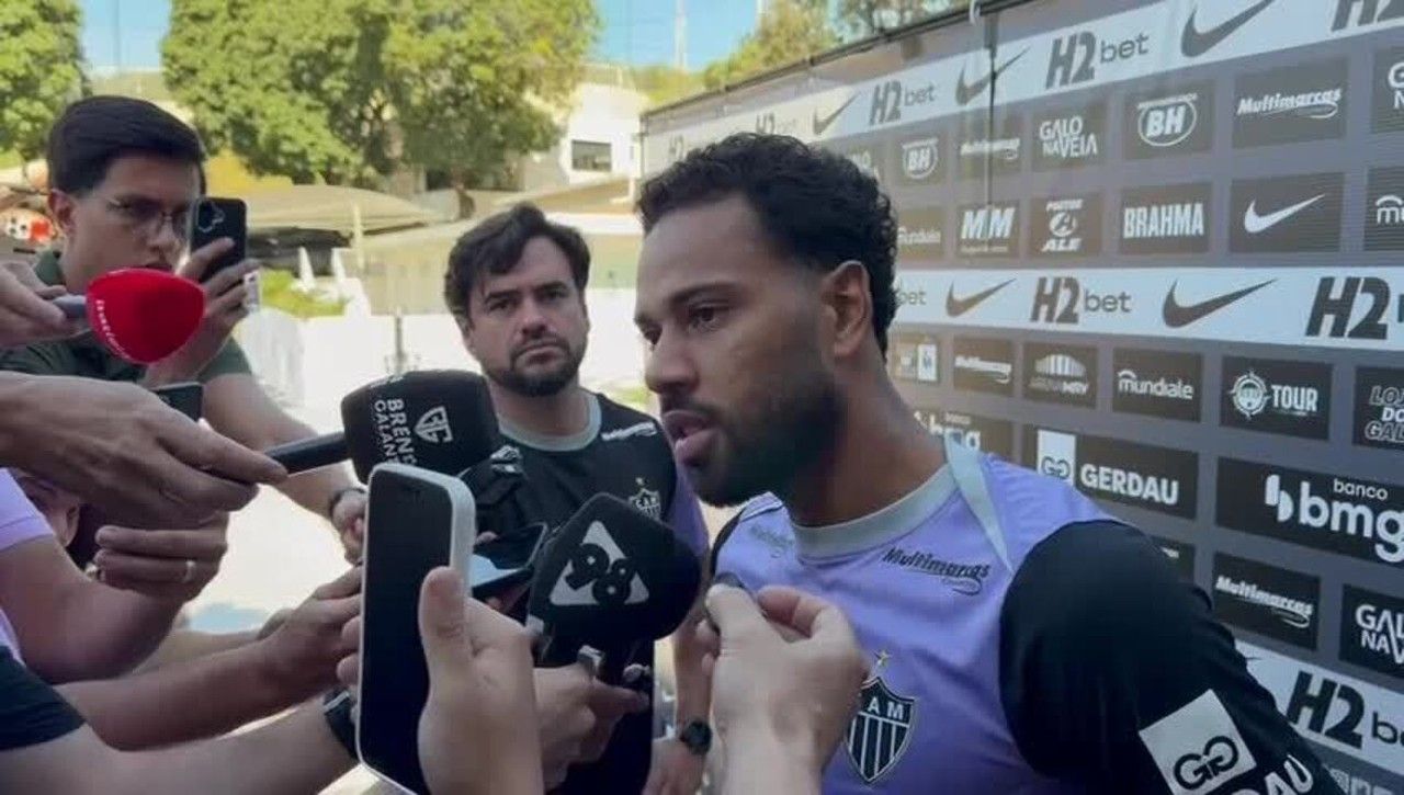 Renan Lodi com a nova camisa 6 do Atlético-MG