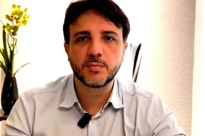 Renan Santos em coletiva sobre resultado eleitoral
