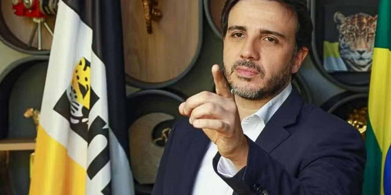 Renan Santos em evento do partido Missão