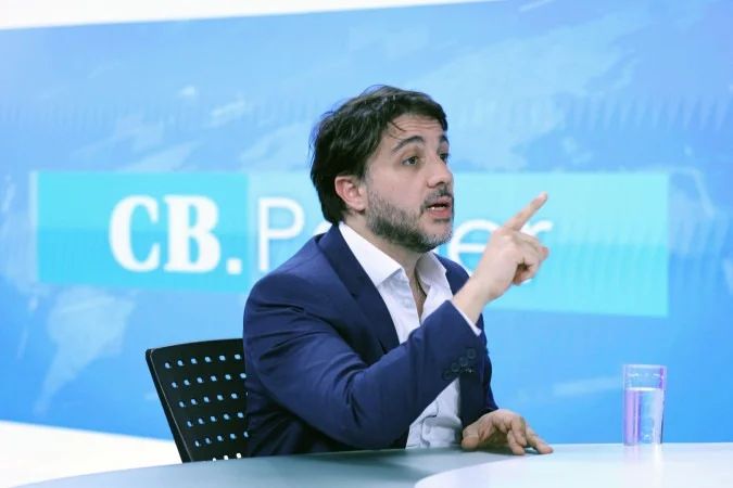 Renan Santos em vídeo nas redes sociais