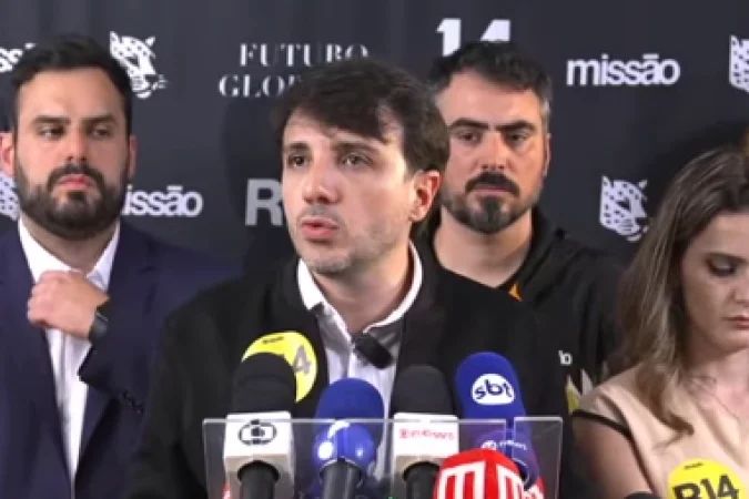 Renan Santos em coletiva de imprensa