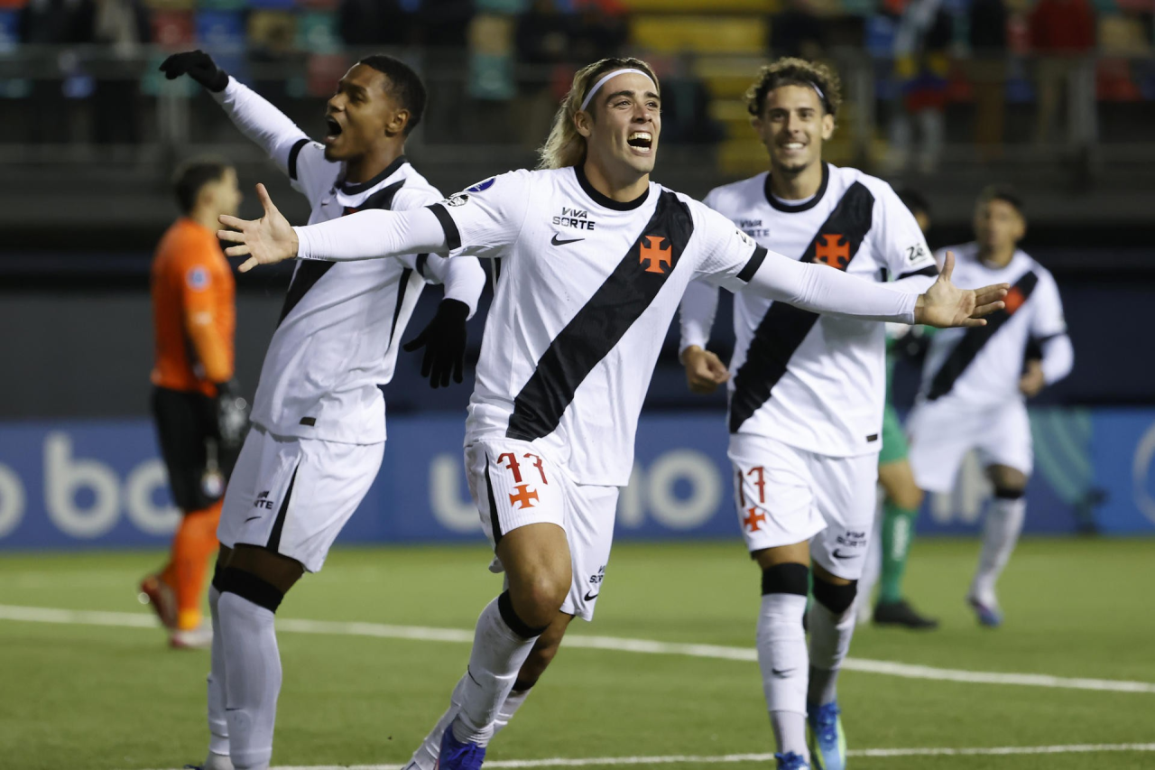Renato Gaúcho comemorando a vitória do Vasco