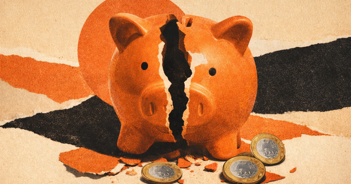 Jovem analisando finanças no celular