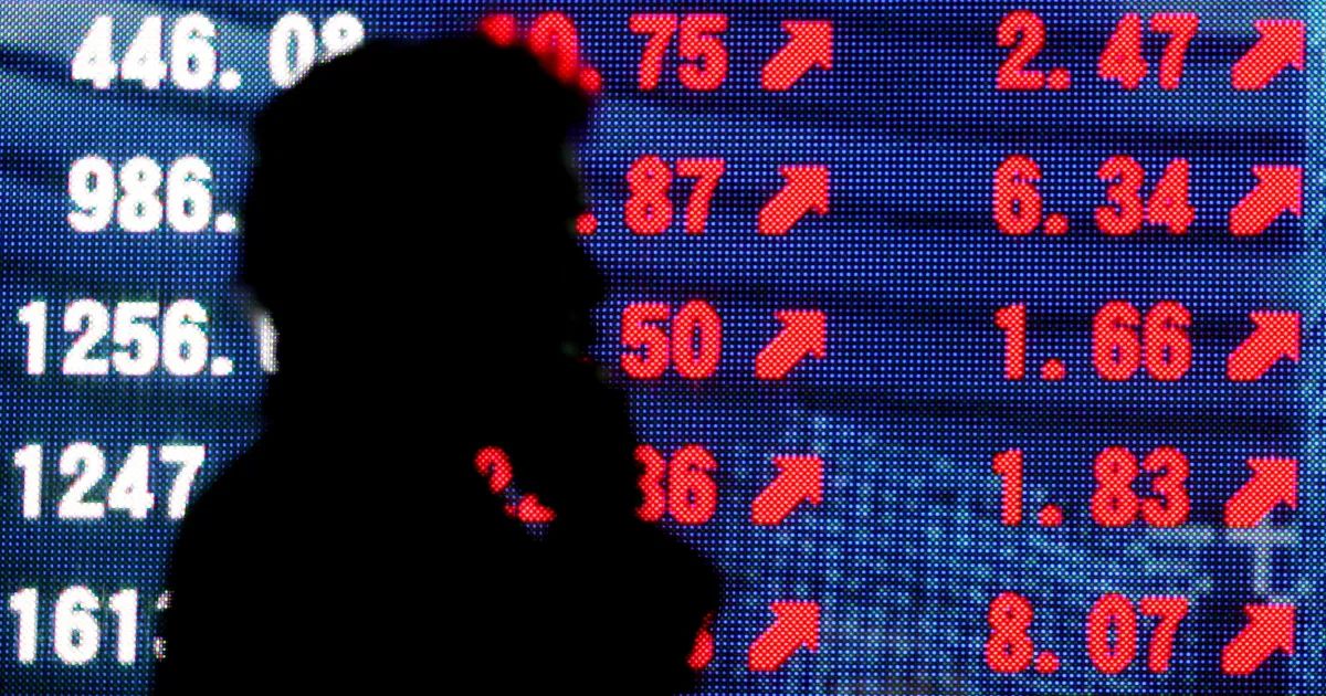 Tela com cotações e gráficos de mercado