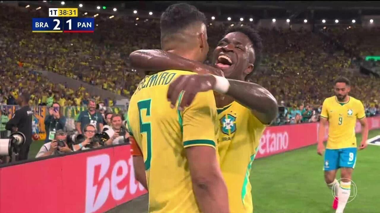 Jogadores do Brasil comemoram gol no Maracanã