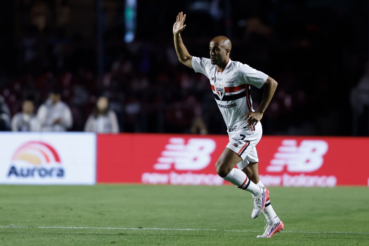 Lucas Moura em campo pelo São Paulo