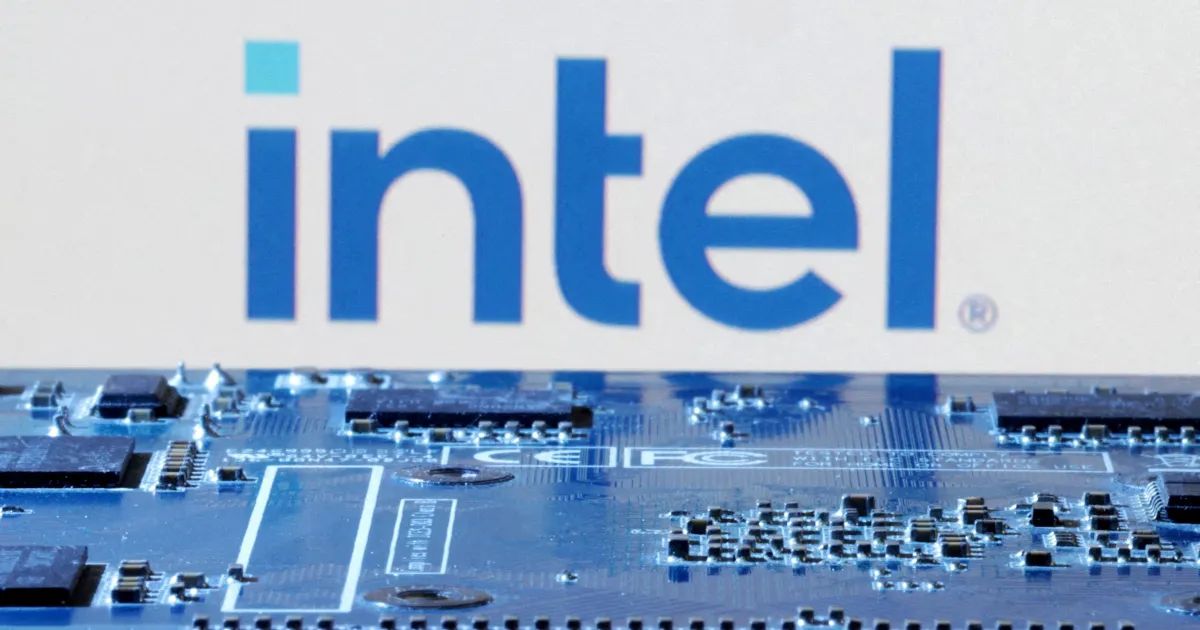 Auditório lotado na Computex durante discurso de executivo da Intel