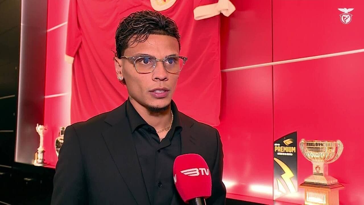 Richard Ríos em ação com a camisa do Benfica