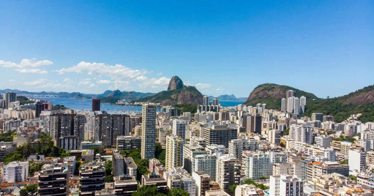 Panorama de prédios e obras no Rio de Janeiro