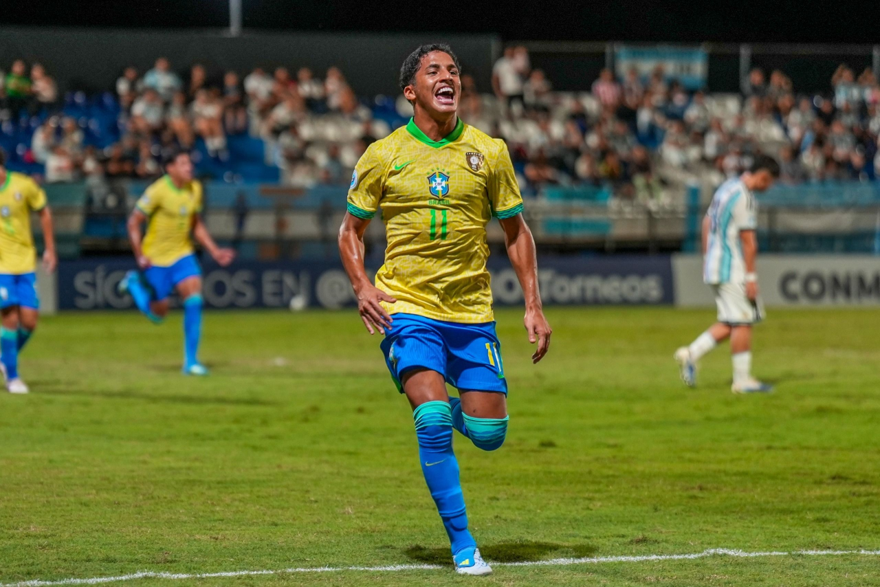 Riquelme comemorando gol pelo Atlético-MG