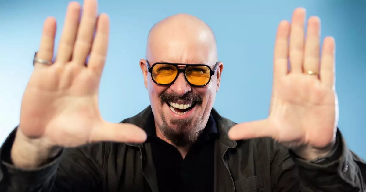 Rodrigo Aragao em estúdio de filmagem