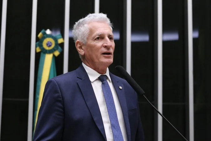 Agentes da Polícia Federal durante cumprimento de mandados