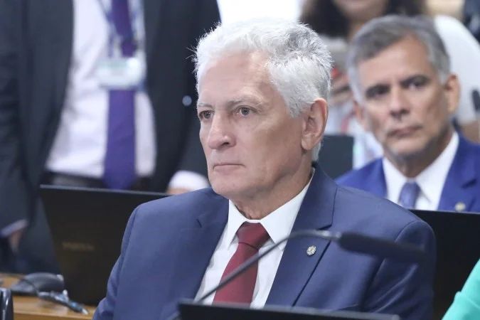 Rogério Correia em sessão da comissão especial