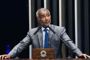 Senador Romário em coletiva