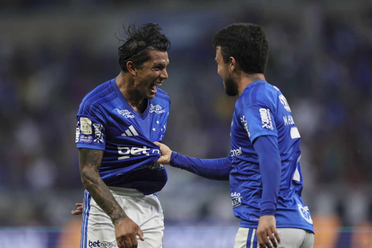 Lucas Romero comemora gol pelo Cruzeiro