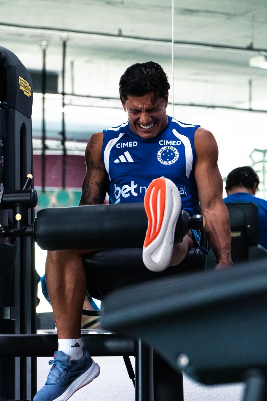 Lucas Romero em treino pelo Cruzeiro