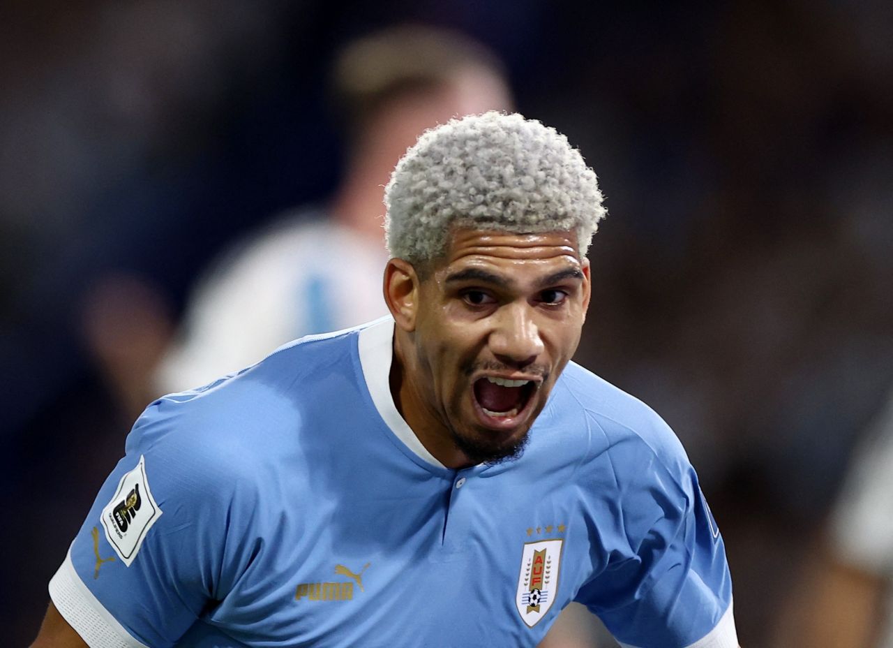 Ronald Araujo comemorando gol