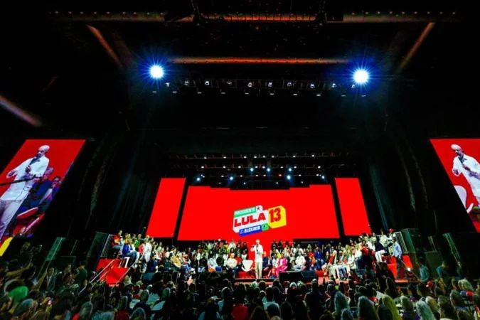 Rosa Amorim e Lula em caminhada no Recife