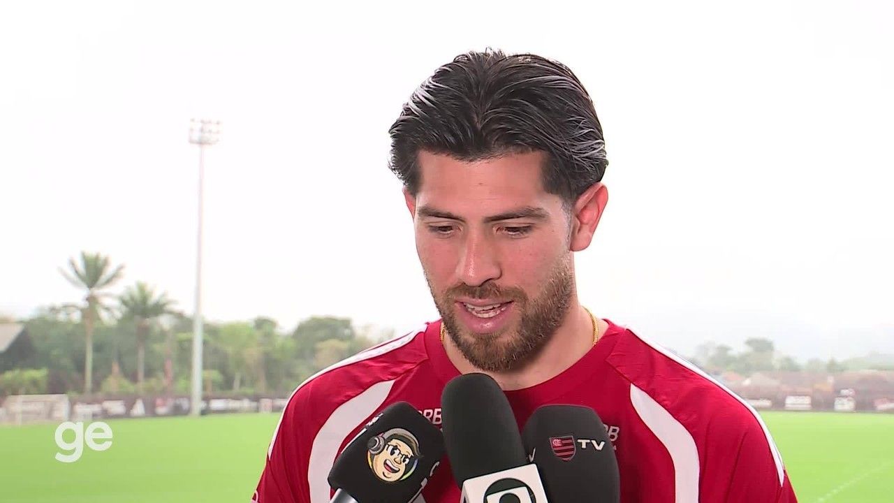Goleiro Rossi durante treino no Ninho do Urubu