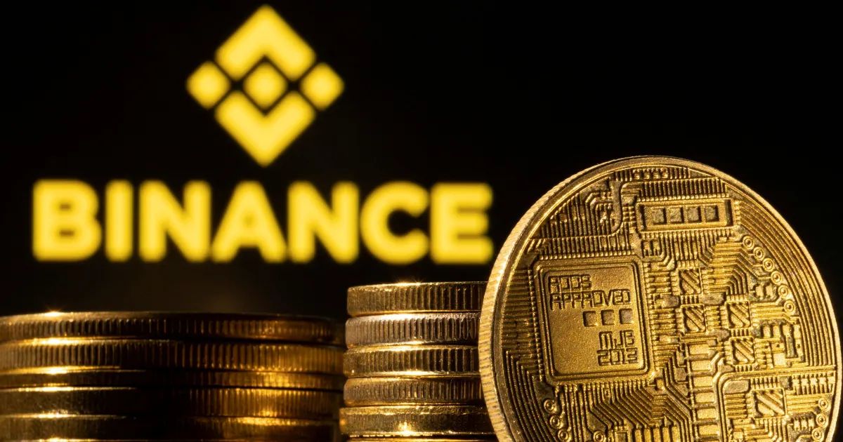 cartela-de-criptomoedas-e-notebook-em-ambiente-de-seguranca