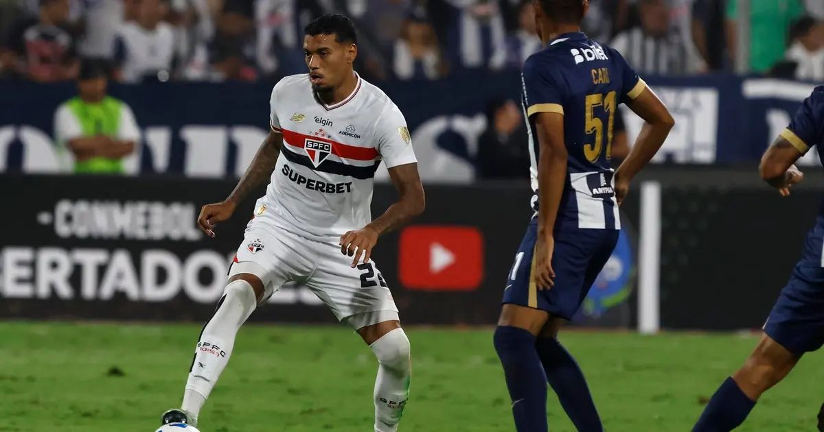 Ruan Tressoldi em campo pelo Atlético-MG