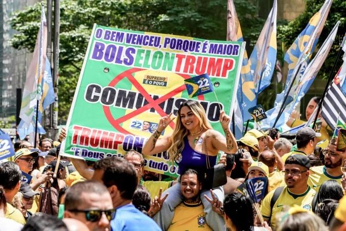 Apoiadores em manifestação na Esplanada dos Ministérios
