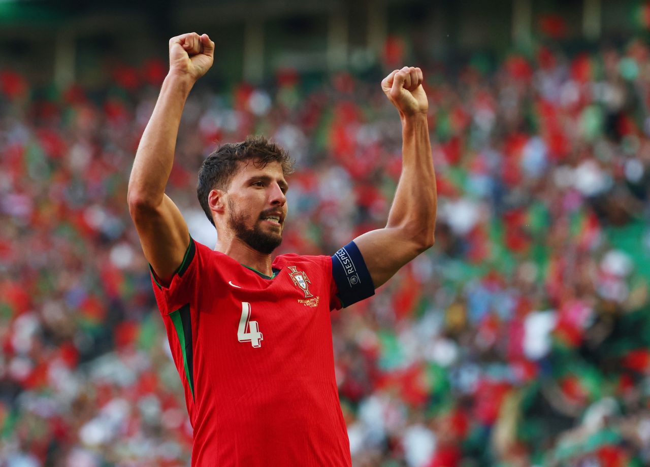 Rúben Dias comemorando gol por Portugal
