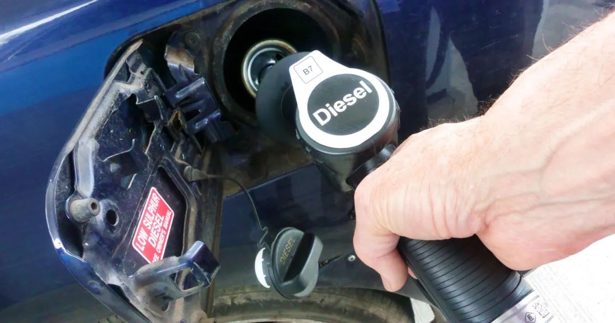navio-tanque-carregando-diesel
