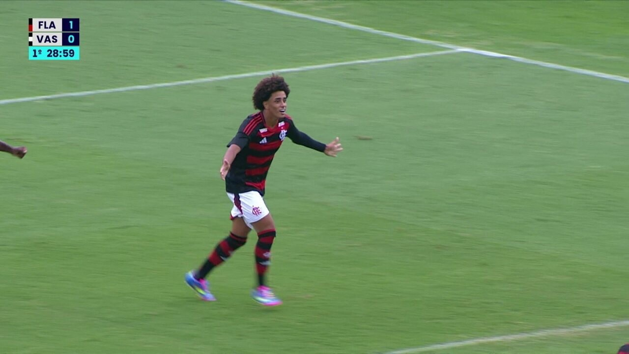 Ryan Roberto com a camisa do Flamengo